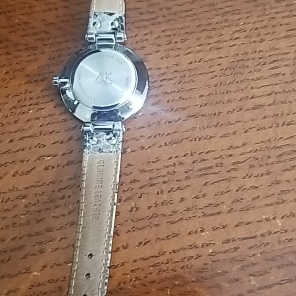 Watch - Picture 3 of 3